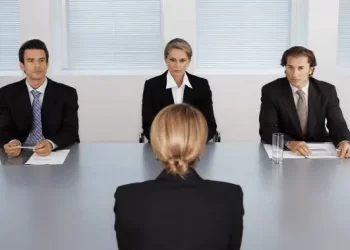 كيف أقدم نفسي بالفرنسية في مقابلة عمل مع 10 أجوبة نموذجية للأسئلة التي تطرح غالبا خلال المقابلة