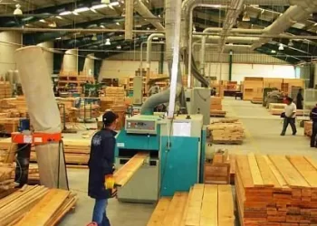 مصنع للخشب بالدار اليضاء يعلن عن توظيف تقنيين صالير 3500 درهم شهريا