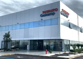 مصنع Tuyauto: توظيف عمال وسائقي آليات رافعة حاصلين على شهادة البكالوريا براتب 2970 درهم شهرياً