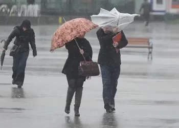 نشرة انذارية.. زخات رعدية قوية مصحوبة بالبرد بهذه المناطق يوم الثلاثاء والأربعاء