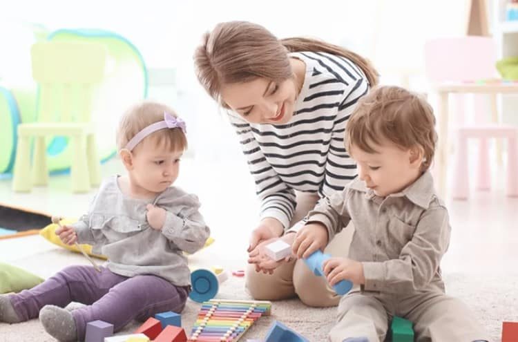 براتب 9500 درهم.. الأنابيك تشغيل جليسة الأطفال بمدينة مراكش بعقد عمل دائم CDI