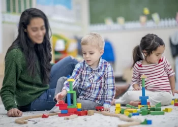 تشغيل جليسة الأطفال بمدينة مراكش الأنابيك