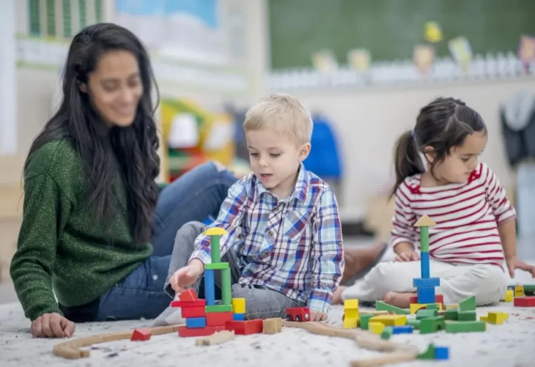 تشغيل جليسة الأطفال بمدينة مراكش الأنابيك