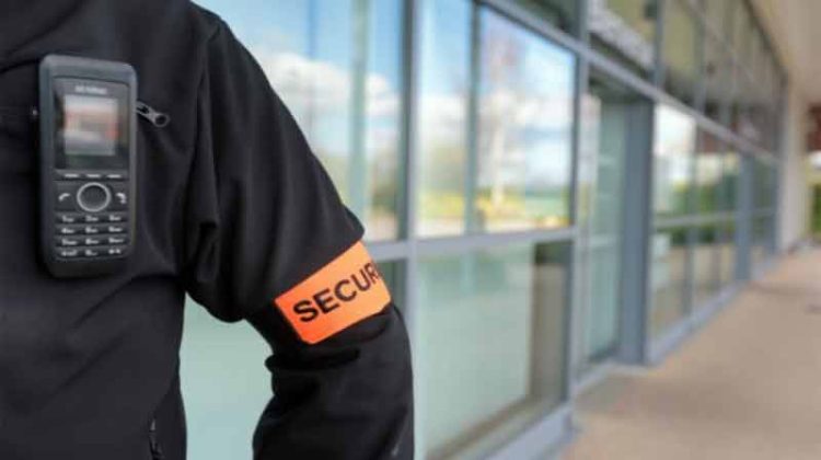 فندق بمدينة مراكش يعلن تشغيل حراس الآمن و المراقبة