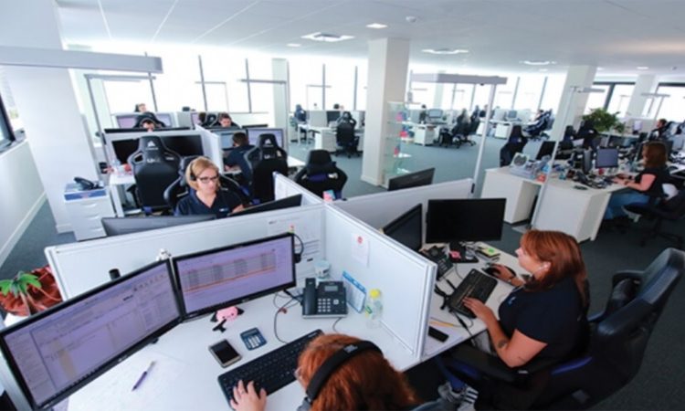 الأنابيك مكناس: تشغيل شباب في خدمة الرد على الهاتف ابتداء من شهادة البكالوريا براتب 3000 درهم