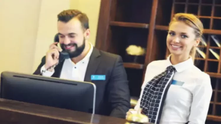 بصالير 4200 درهم.. توظيف موظف استقبال بشهادة البكالوريا  بعقد عمل دائم