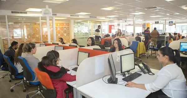 توظيف مستشارين تجاريين بمركز الاتصال براتب شهري 6000 درهم بعقد عمل CDI دائم