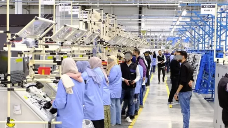 شركة APTIV : مطلوب تشغيل 300 عامل و عاملة بالنيفو باك او الباك او الدبلوم. الراتب 2970 درهم شهريا  