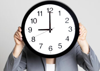 موعد تغيير الساعة في المغرب 2024