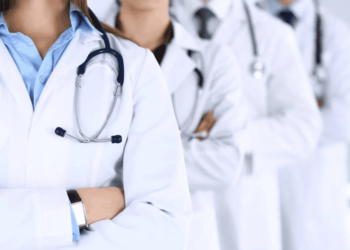 مجلس الحكومة يوافق على الزيادة في أجور الممرضين وتقنيي الصحة