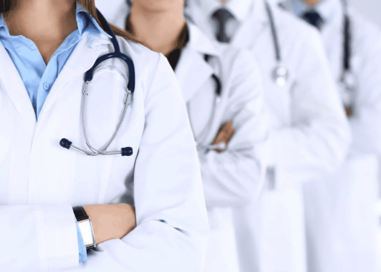 مجلس الحكومة يوافق على الزيادة في أجور الممرضين وتقنيي الصحة